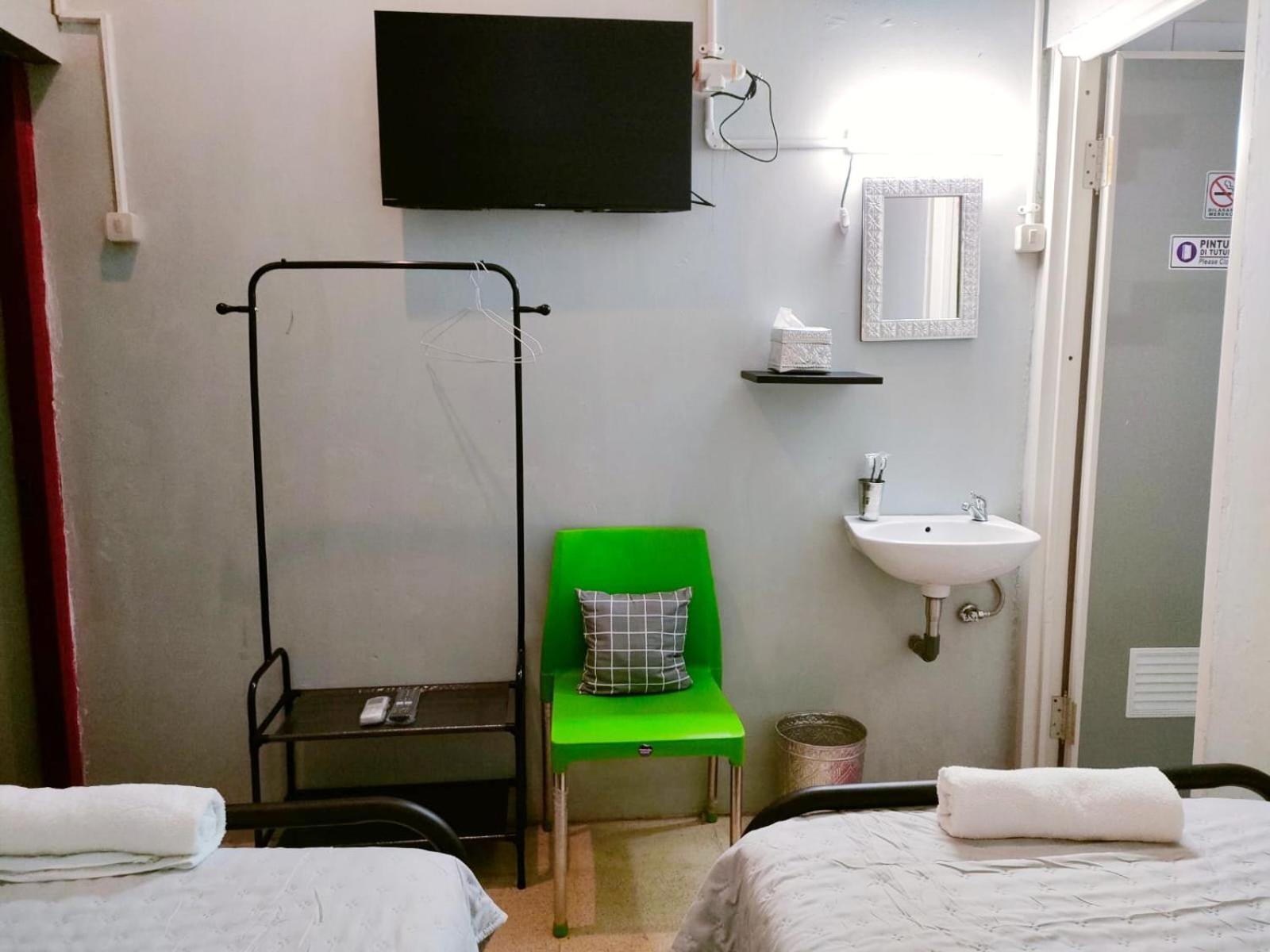 Jeng Tini Guest House โบกอร์ ภายนอก รูปภาพ