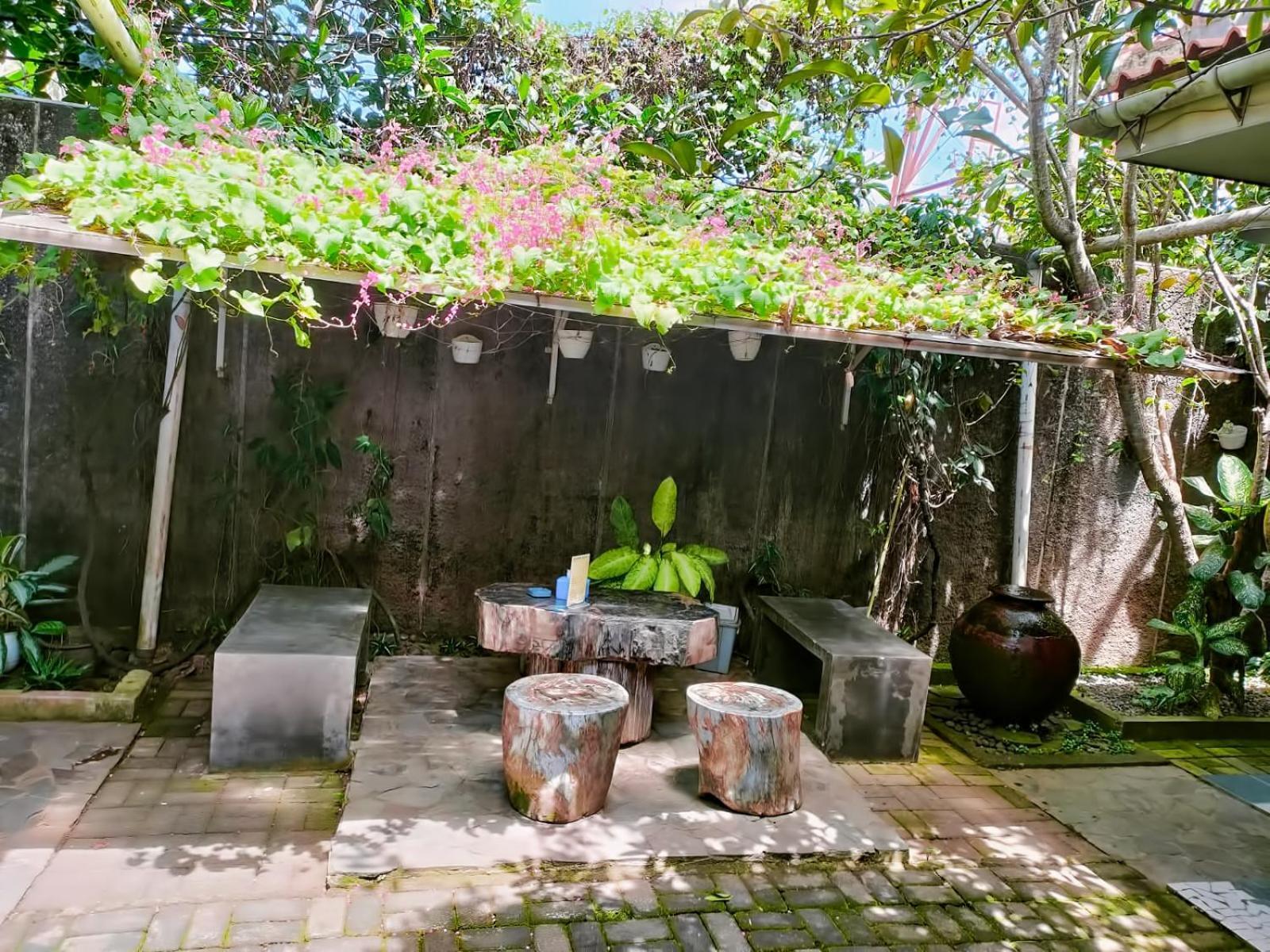 Jeng Tini Guest House โบกอร์ ภายนอก รูปภาพ