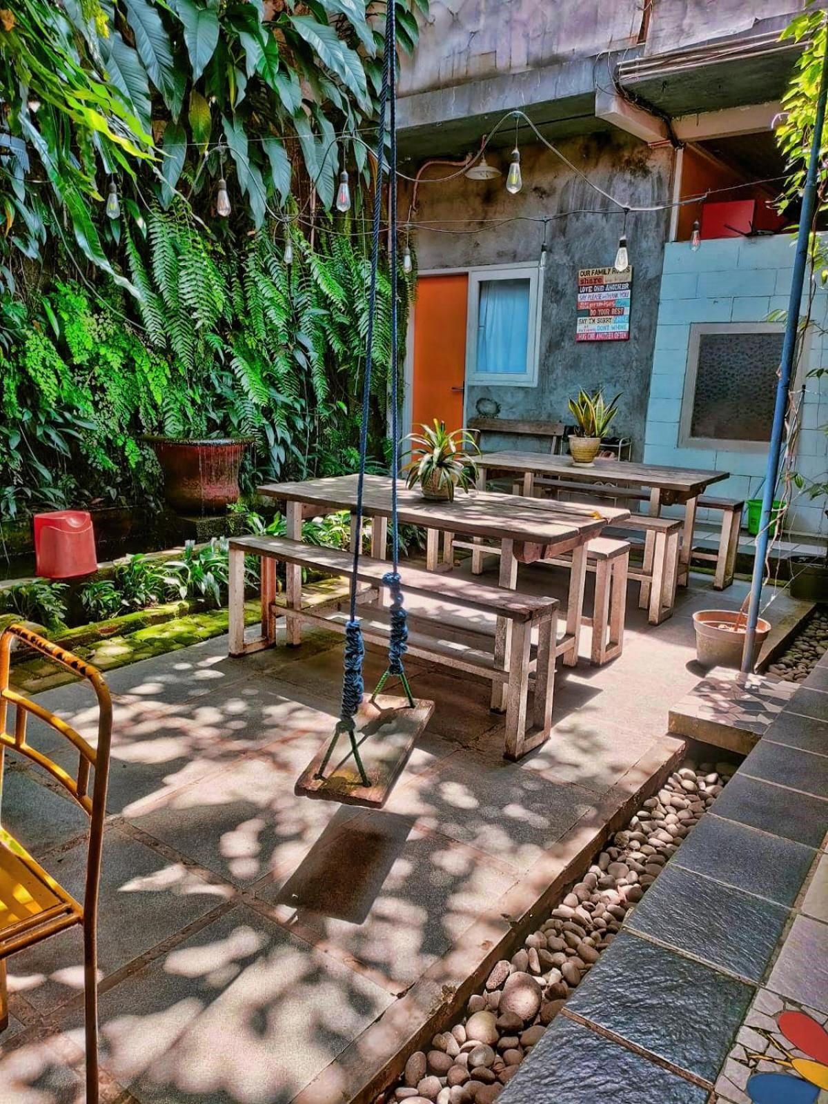 Jeng Tini Guest House โบกอร์ ภายนอก รูปภาพ