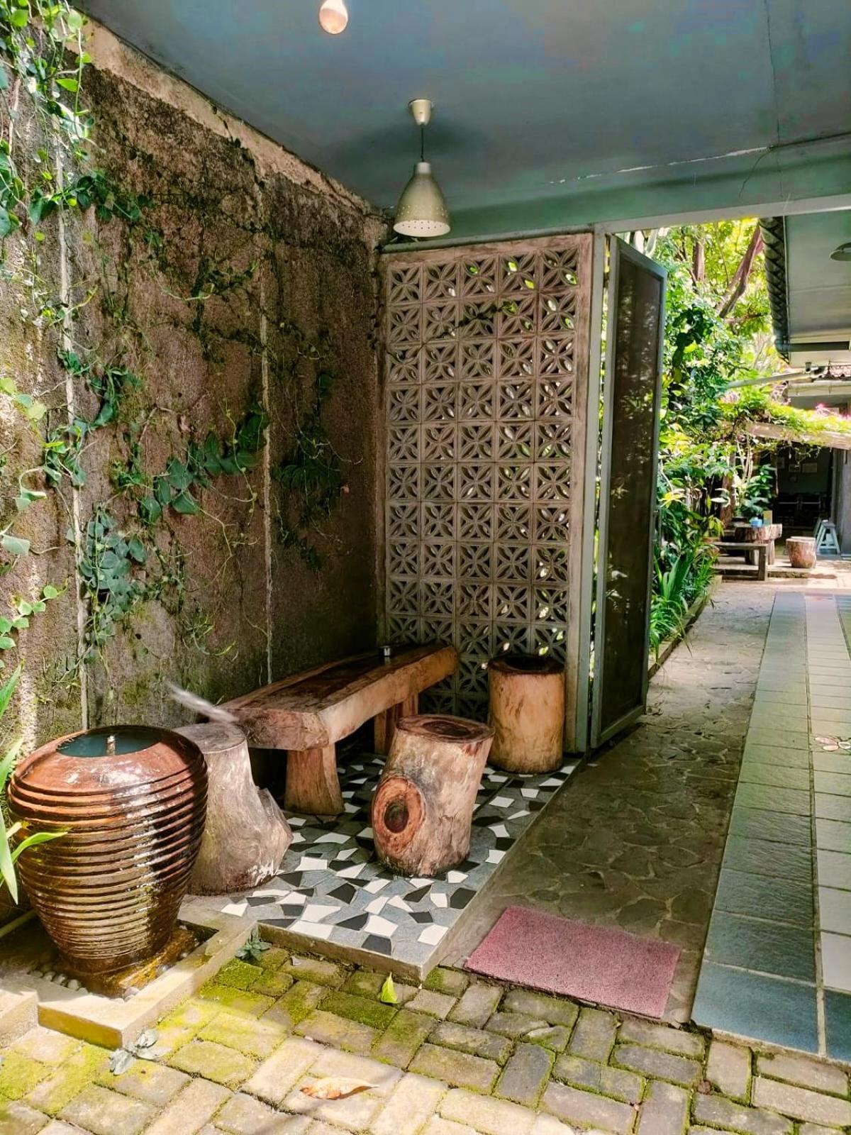 Jeng Tini Guest House โบกอร์ ภายนอก รูปภาพ