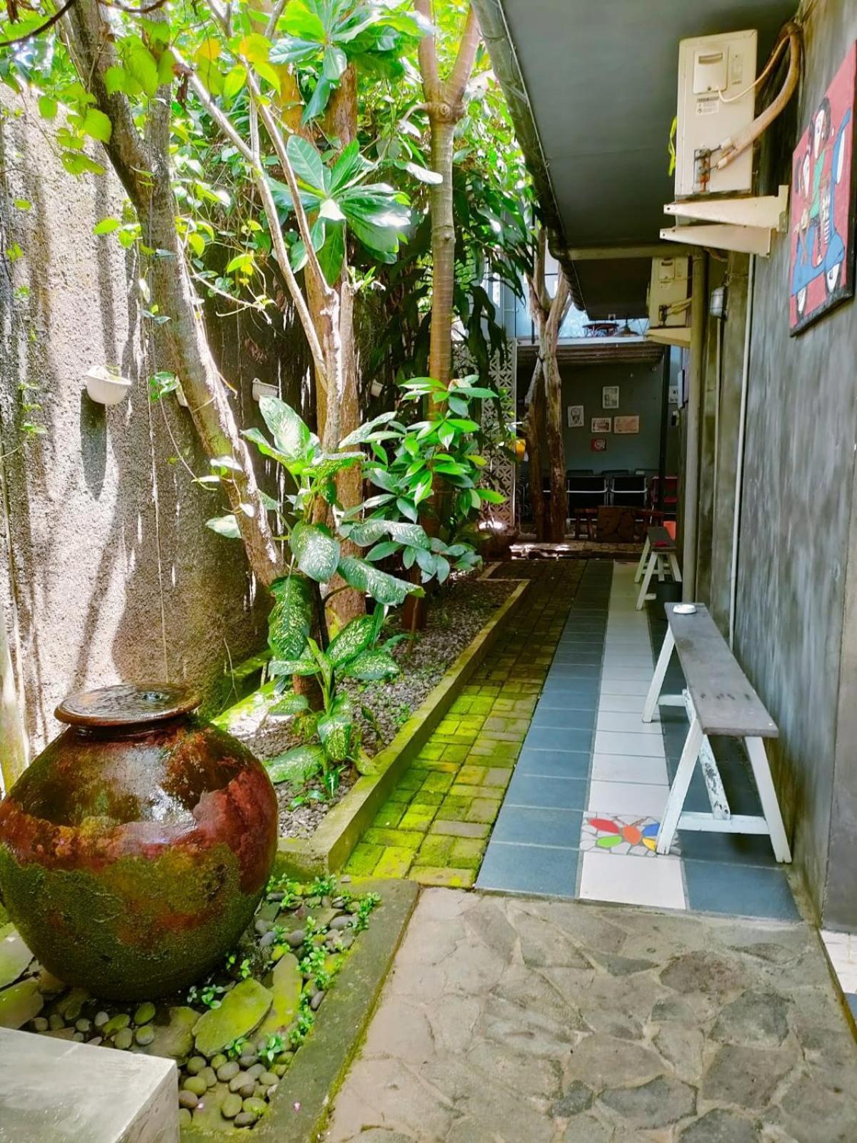 Jeng Tini Guest House โบกอร์ ภายนอก รูปภาพ