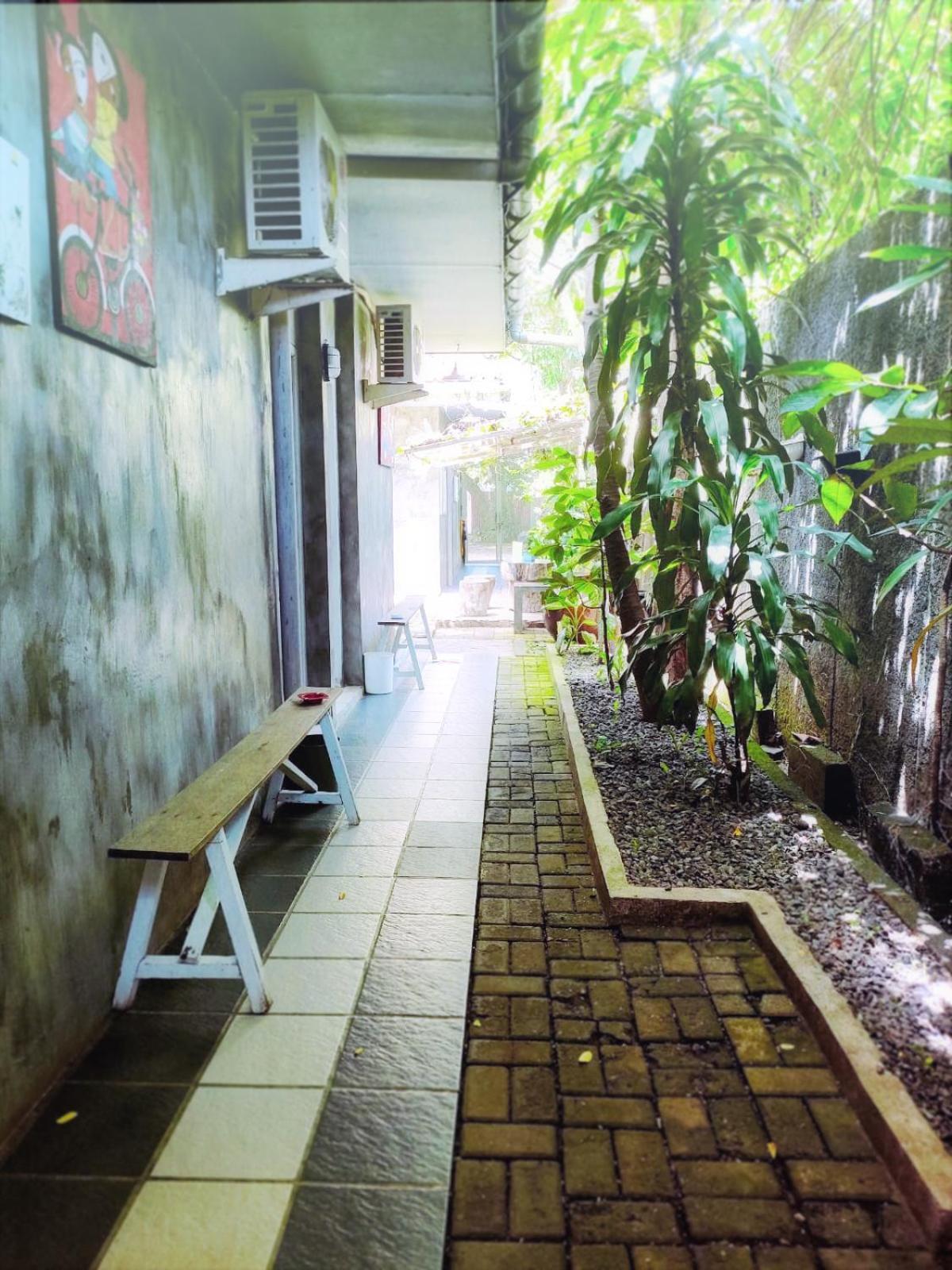 Jeng Tini Guest House โบกอร์ ภายนอก รูปภาพ